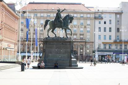 FOTO Vrućine ispraznile Zagreb. Turisti spavaju po livadama, a svi se osvježavaju i na zdencima