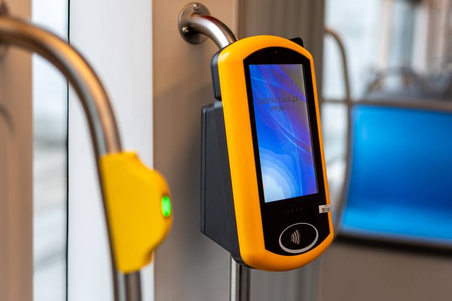 Novi zagrebački tramvaji imat će USB utičnice i baterije za autonomnu vožnju, u promet ga puštaju ovaj mjesec