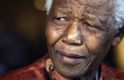 Nelson Mandela opet u bolnici: 'Stanje je ozbiljno, ali stabilno'