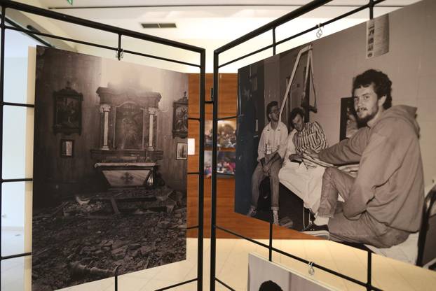 Vukovar: Otvorenje multimedijalne izložbe ratne fotografije "Vukovar 91"