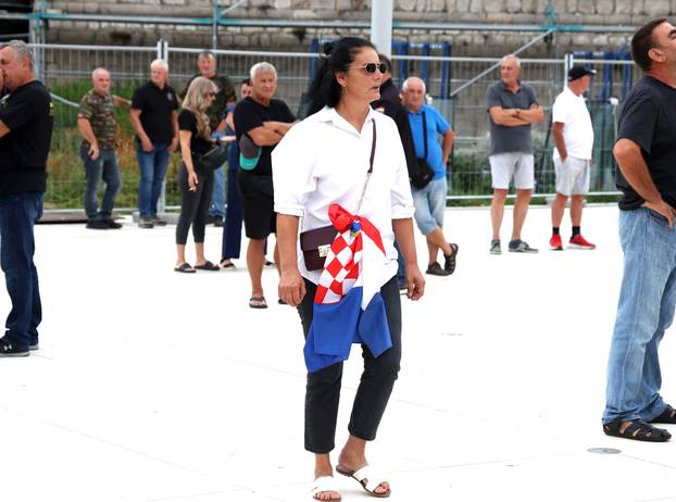 Šibenik:Odrzan je 'Prosvjedni skup protiv financiranja FALIŠ-a i svih ostalih protuhrvatskih dogaðanja'