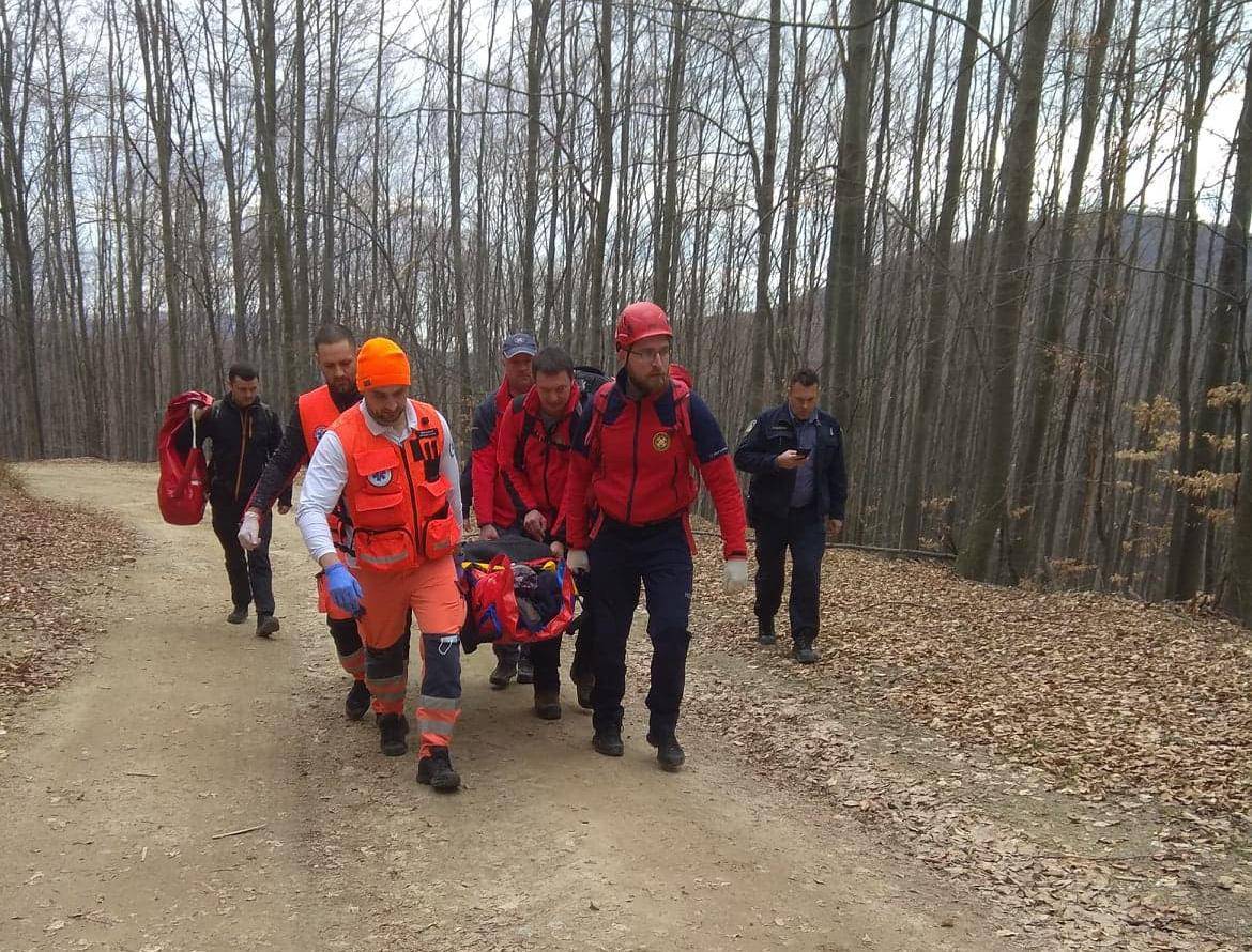 HGSS-ovci spašavali ozlijeđenog planinara na Papuku: Bio je s kolegama, pao i izgubio svijest