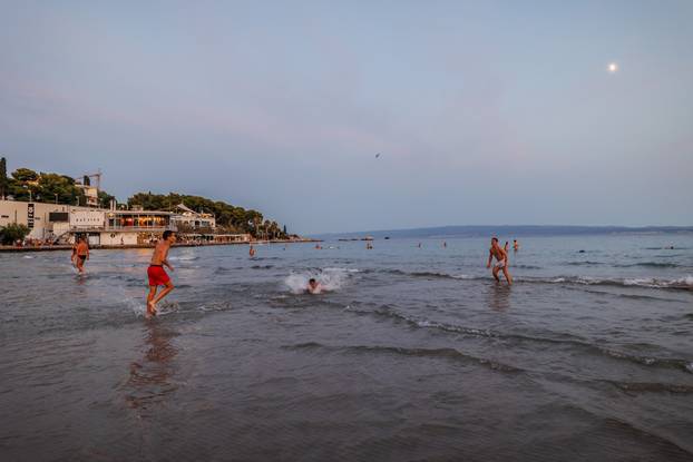 Split: Predvečerje na plaži Bačvice