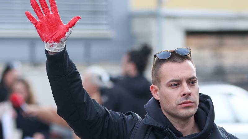 Glumac zbog Vučića ostao bez posla, sada slavio u Beogradu