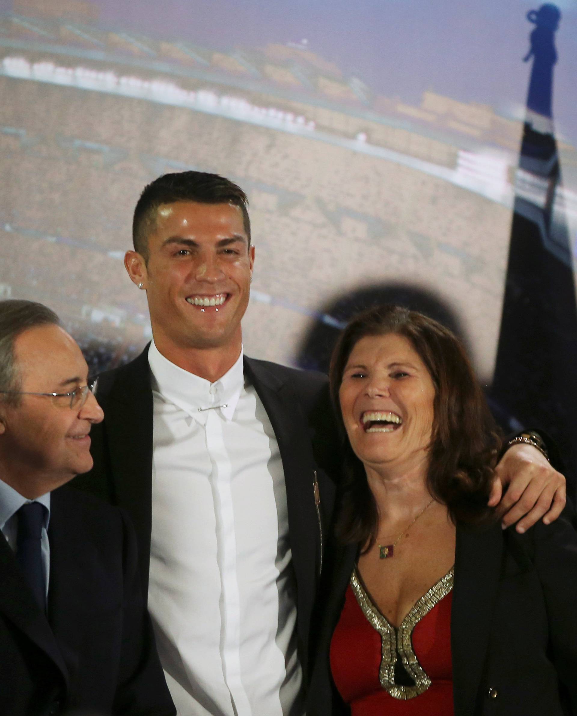 Real Madrid's Cristiano Ronaldo poses with his mother Dolores and club's president Perez after a ceremony at Santiago Bernabeu stadium in Madrid