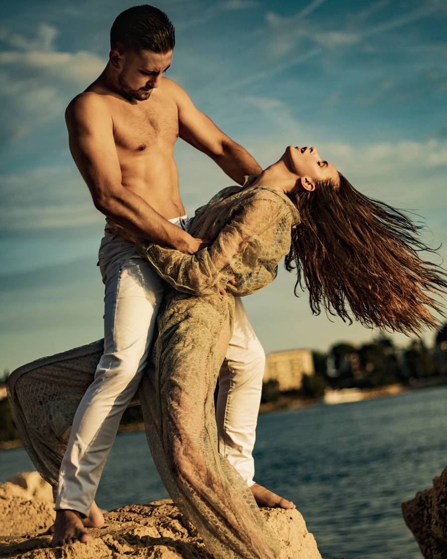 Najnovija kolekcija dizajnerice Jasmine Arnautović snimljena je pred zalazak sunca u Rovinju