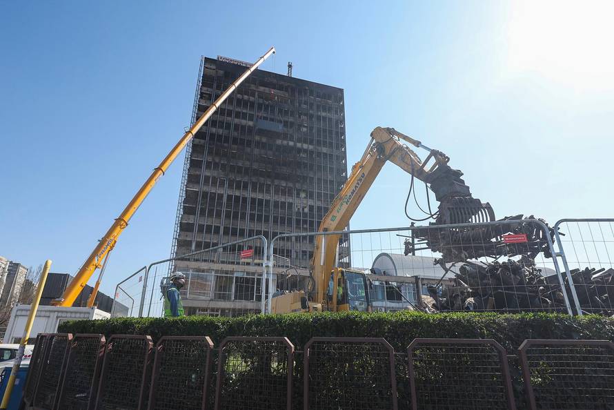 Vjesnikov neboder radnici pripremaju za rušenje