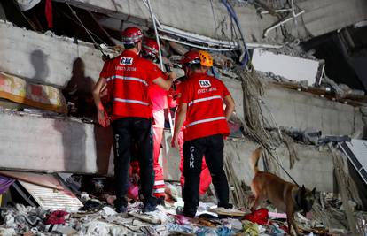 Traga se za žrtvama potresa u Turskoj, dosad 100 poginulih