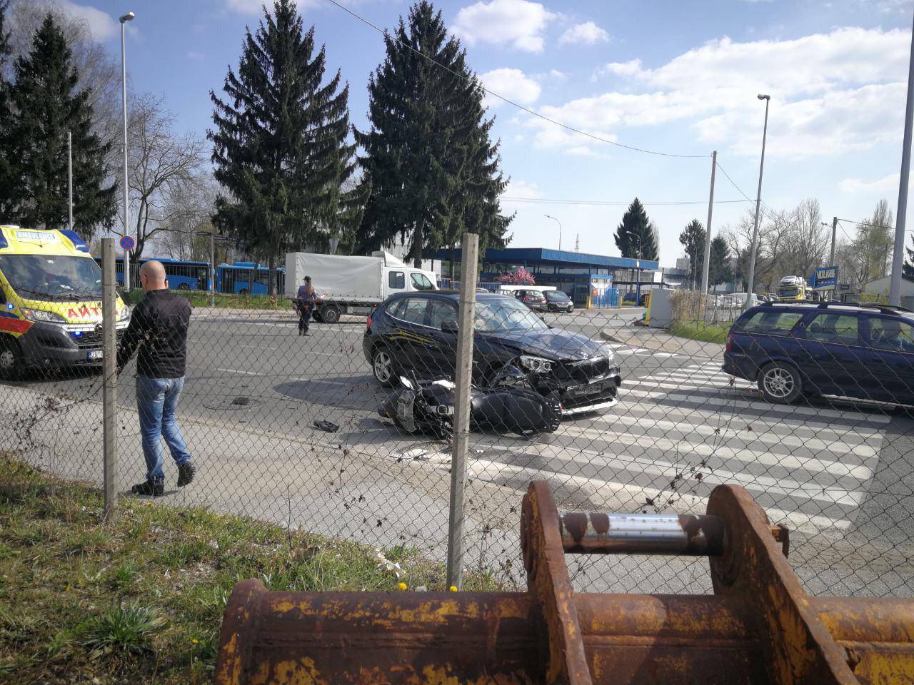 'Bio je strašan udarac': Auto i motor sudarili se na križanju