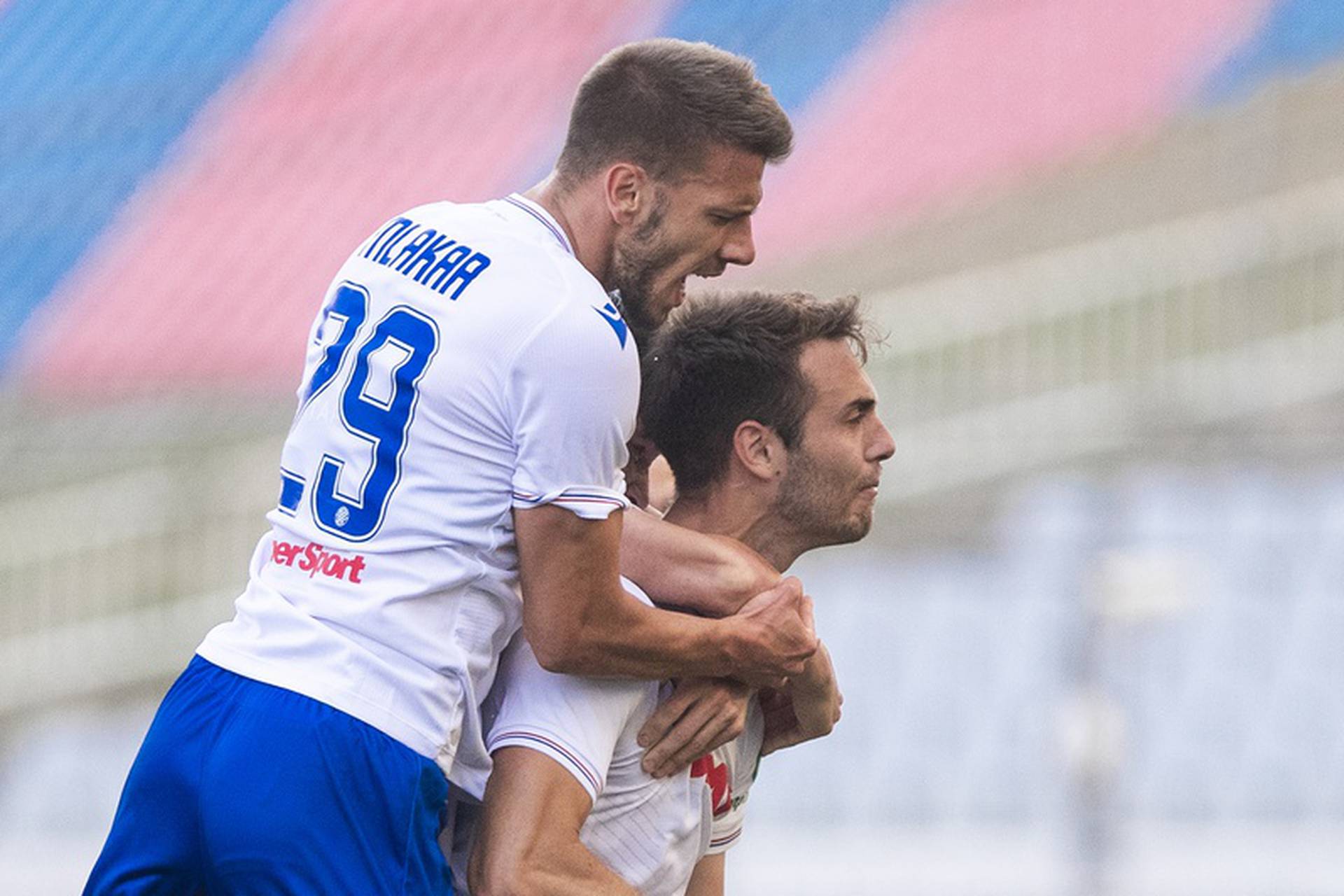 Split: Stadion Poljud,  Finale Hrvatskog nogometnog  kupa,  Hajduk izjednačio: Ferro krasno zakucao glavom