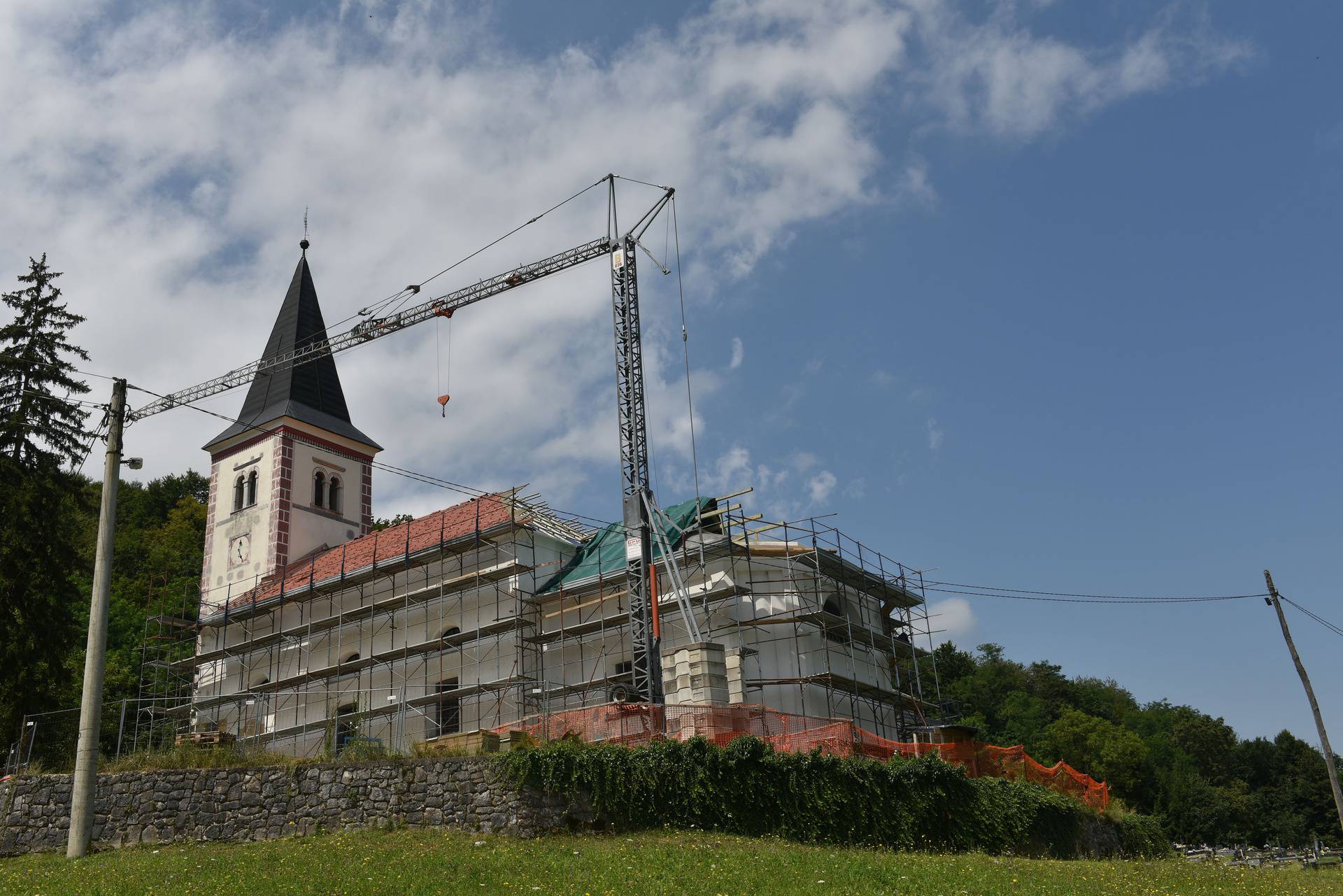 U nevremenu u mjestu Ribnik uništeno 238 kuća