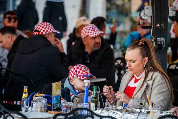 Split: Atmosefra na splitskoj rivi uoči početka utakmice UEFA Lige nacija Hrvatska - Francuska