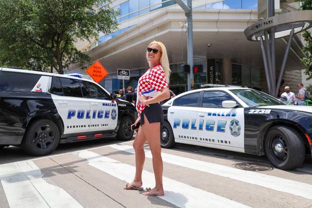 SP2026 Dallas: Atmosfera ispred hotela W gdje igrači trebaju izaći i otići na prvi trening u Dallasu