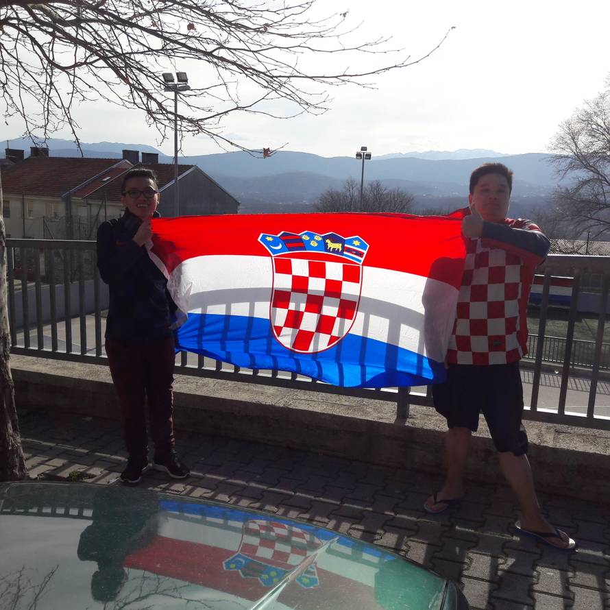 Paradiraju po Imotskom: Kinezi Damir i Niko žele biti - Hrvati!