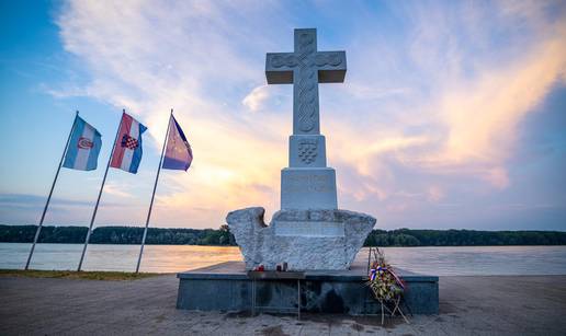 FOTO Zalazak Sunca u Vukovaru obojio je nebo divnim bojama