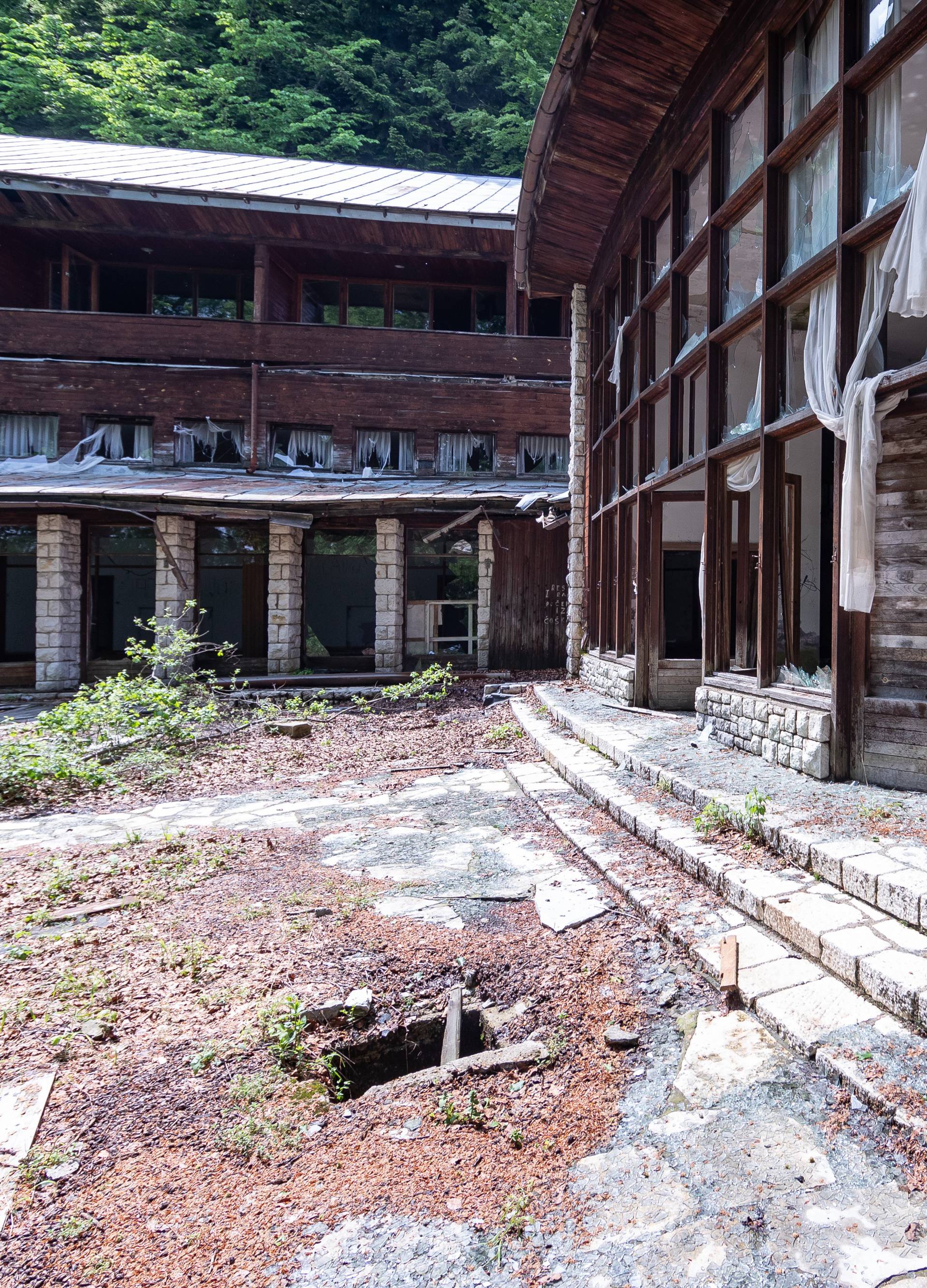 Opustošena Titova vila Izvor: Jeziva slika nekadašnje raskoši