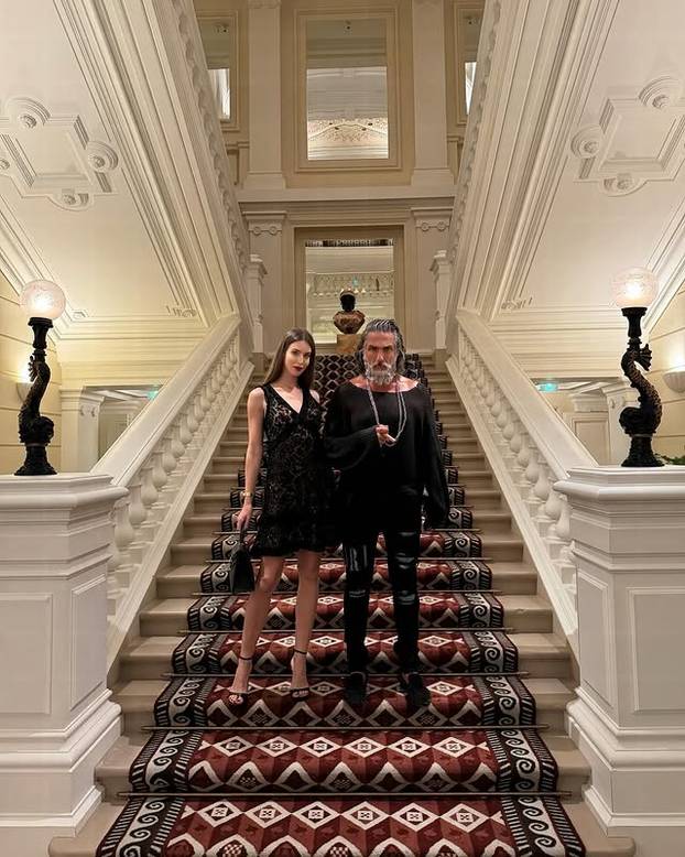 FOTO Zove se Zeus i izgleda kao bog: Ovaj muškarac je trenutno najpoželjniji na internetu!