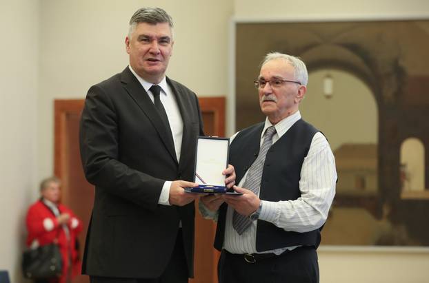 Predsjednik Milanović uručio odlikovanja dobrovoljnim darivateljima krvi u 2023. godini