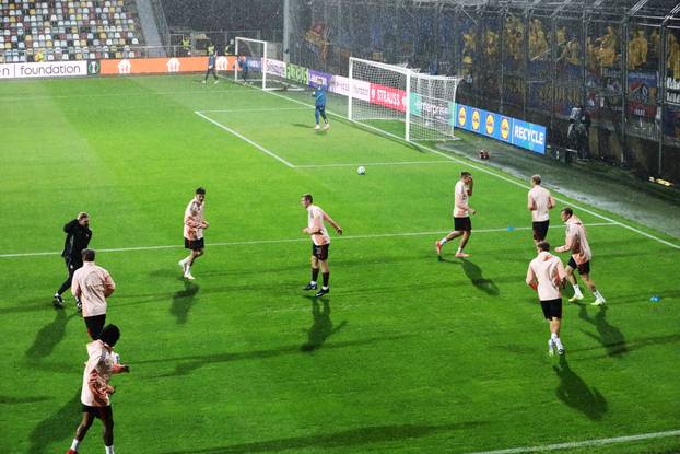 Zagrijavanje nogometaša Rijeke i Sparte Prag uoči početka susreta 2. kola Konferencijske lige