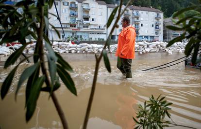 Epidemiolozi na terenu:  Rade na mjerama zaštite od širenja zaraze u Obrovcu i Gračacu...