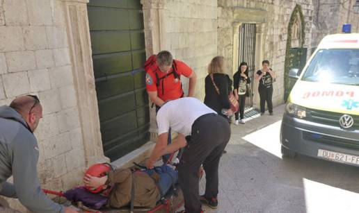 Dubrovnik: Volonteri HGSS-a spašavali turistkinju sa zidina 