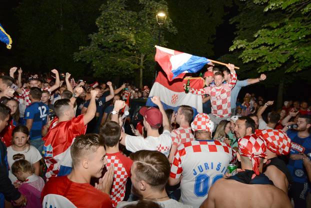 Bjelovar: NavijaÄka euforija na ulicama nakon pobjede Hrvatske