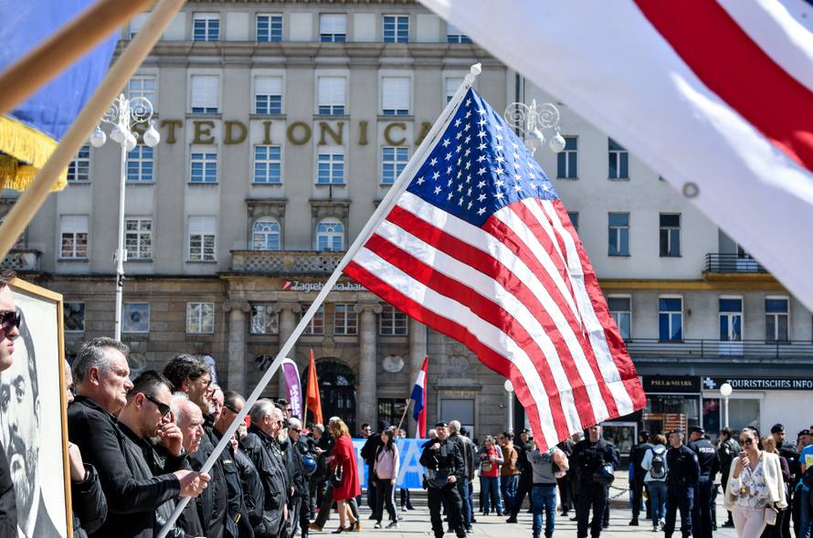 Keleminec i ekipa se postrojili na Trgu pa otišli na Šestine