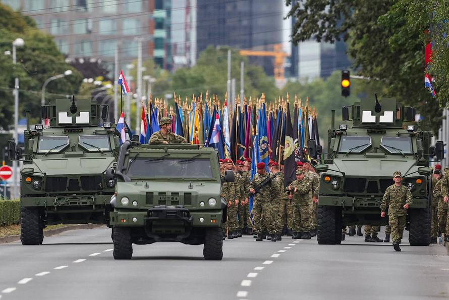 Zagreb: Generalna proba svečanog vojnog mimohoda