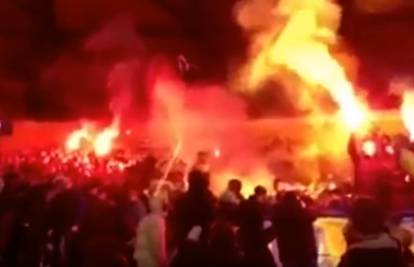 Neredi u Harkivu: Ukrajinski navijači zapalili srpsku zastavu