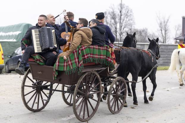 Đakovački bušari – pokladno jahanje u Širokom Polju