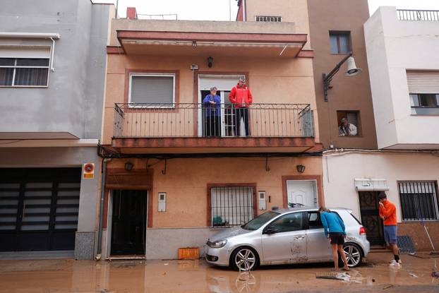 Valencia region hit by cold front causing floods in La Alcudia