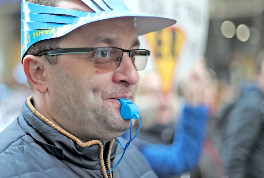 'Vlada je najgori razred' i ostali genijalni transparenti učitelja