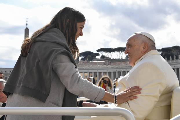 ITALY - POPE FRANCIS DURING HIS WEEKLY GENERAL AUDIENCE SANT PETER'S SQUARE  AT THE VATICAN - 2023/4/5