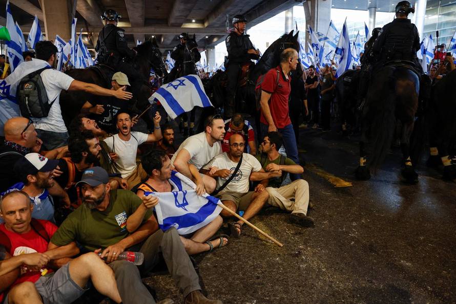 Protest at Ben Gurion International Airport, in Lod