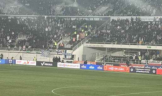 Navijač se srušio na utakmici Finske i Poljske. Liječničke ekipe obje momčadi ga oživljavale