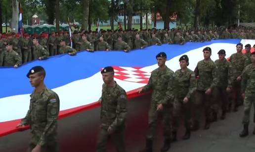 Ponosni mladi kadeti kninsku zastavu donijeli su u Zagreb 