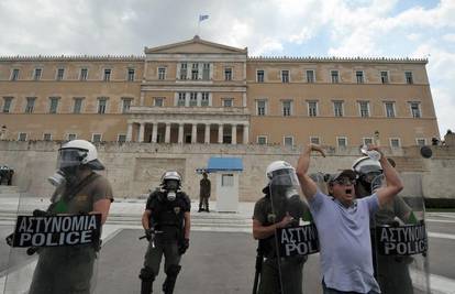 Grčka: Zastupnici izglasali novi zakon o mirovinama