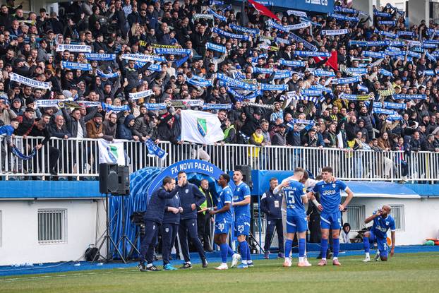 Utakmica Kupa Srbije između Novog Pazara i Crvene zvezde prekinuta je već u prvoj minuti nakon sukoba navijača beogradskog kluba i policije