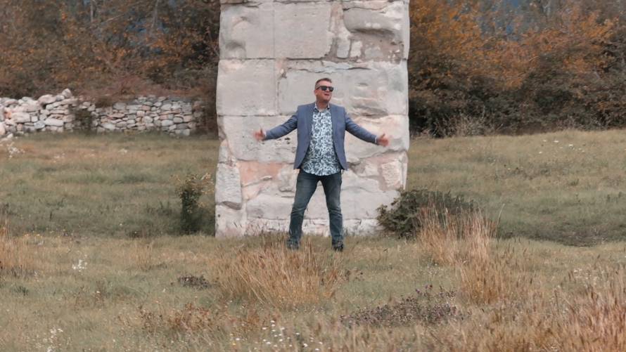 VIDEO Stipe Štrkalj debitira s emotivnom baladom 'Sanjaj' koja donosi vjeru u bolje sutra