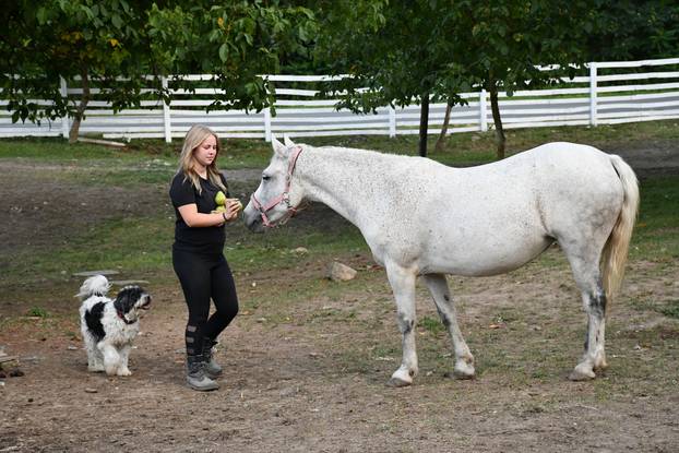 FOTO Kokoši, peseki, konji... Evo što sve skriva Enin ranč pun ljubavi: 'Oni su moji ljubimci!'