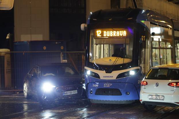 Zagreb: Veliki zastoj tramvaja u Ilici zbog prometne nesreće između automobila i tramvaja