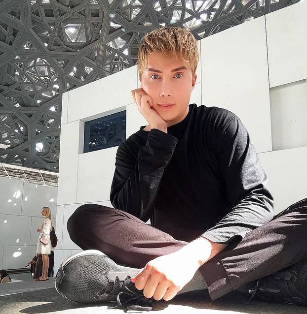 Učitelj spiskao 600.000 € da bude Azijatkinja! Sad želi opet biti muško: 'Brusili su mi kosti'