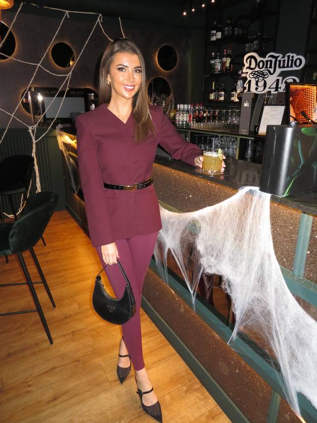 FOTO Zbog fatalne ljepotice je premierligaš dobio nove fanove