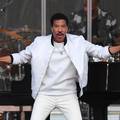 Legendarni Lionel Richie jo&scaron; je na intenzivnoj njezi, lije&ccaron;nici mu provjeravaju rad srca...
