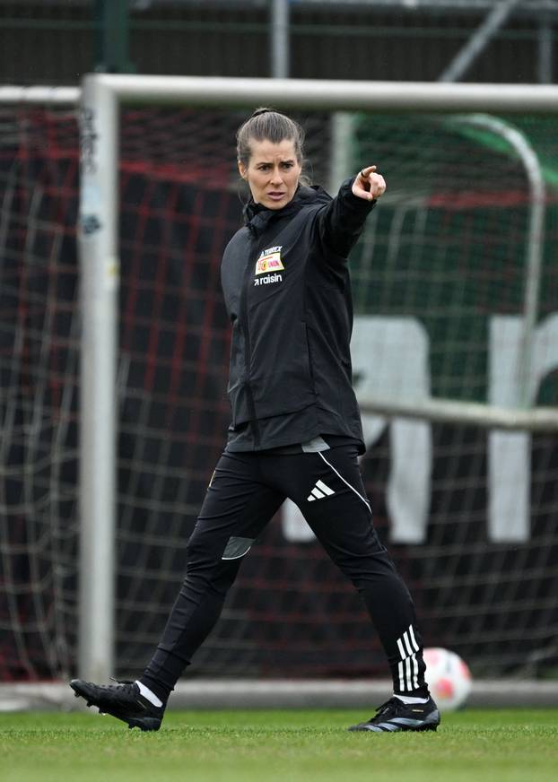 1. FC Union Berlin Training -  Interim coach Marie-Louise Eta leads training session