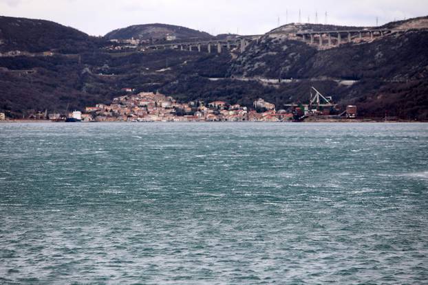 Jak vjetar otežava promet na području Kvarnera