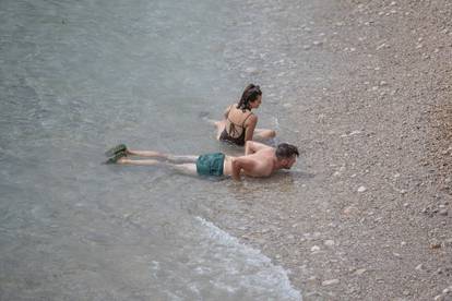 FOTO Zadnji trzaji ljeta: Nakon nevremena u Dubrovniku izašlo sunce, a s njim i brojni turisti