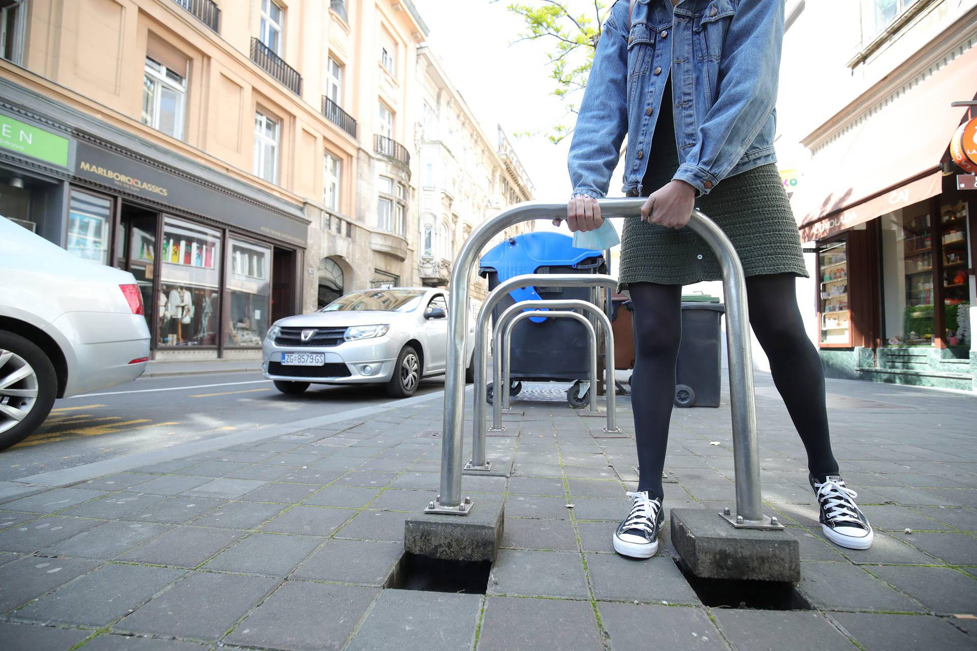 Biciklisti, oprez! U Zagrebu postavljene 'klamerice' koje bez po' muke iščupaju i odnesu...