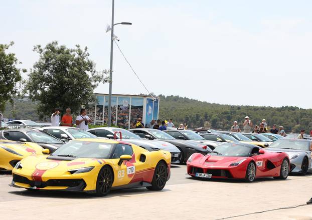 Šibenik: Turneja Ferrari Cavalcade 2026. s više od 120 Ferrarija na šibenskoj rivi
