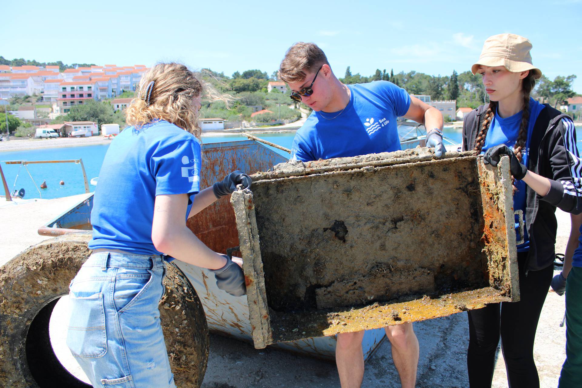 Ekoakcija na Šolti: Volonteri zasukali rukave pa očistili plažu i podmorje. 'Svi su tili dat ruke'